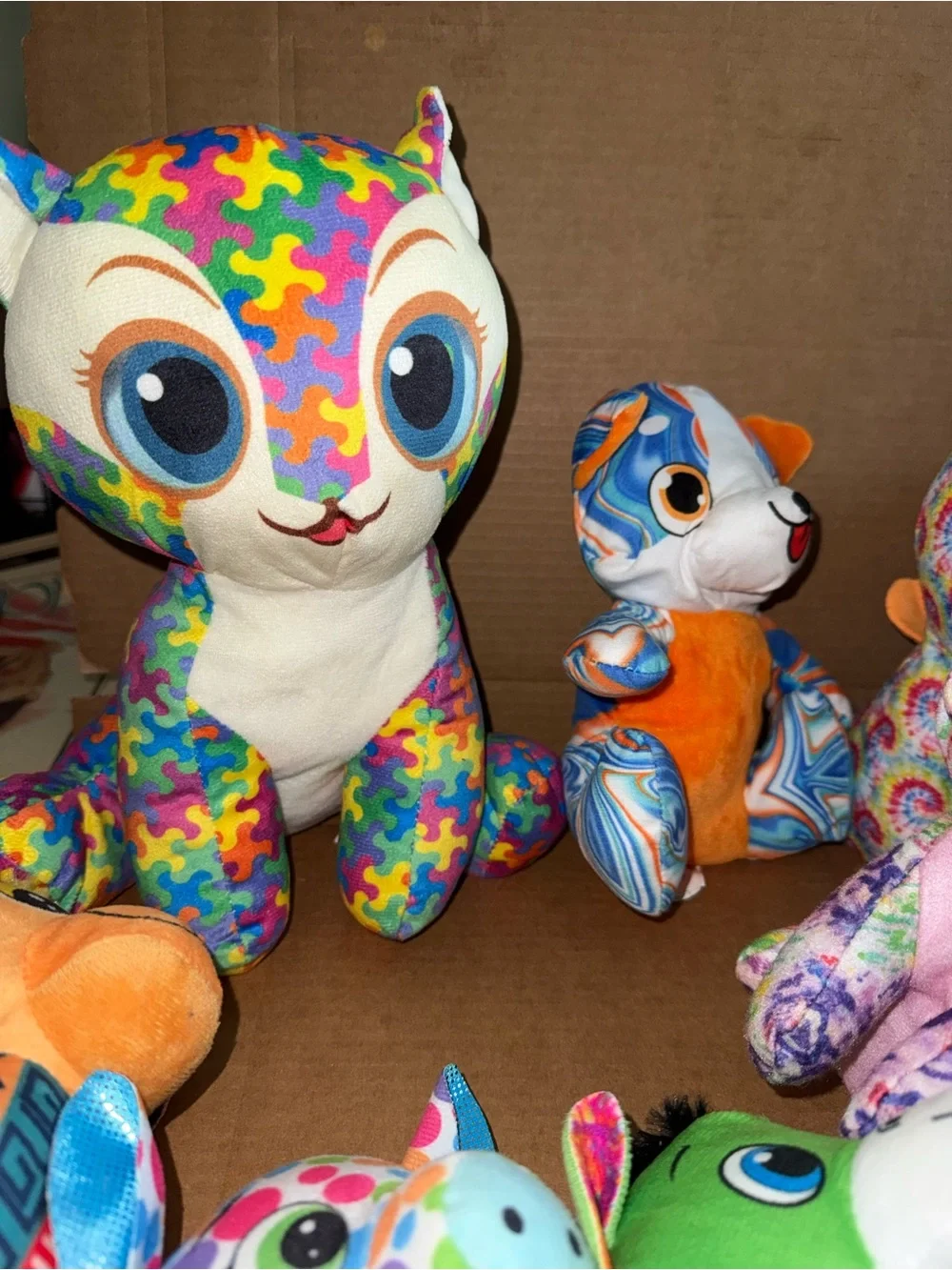 13 lightweight plush Cat Monkey Pig Lion 8” & 11” A28